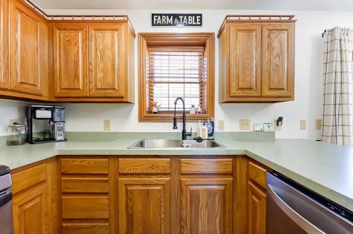 5253 Hearthstone Dr, Springfield OH  45502-8364 exterior