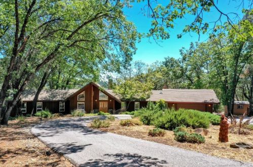 19677 Panther Ct, Grass Valley, CA 95949-6931