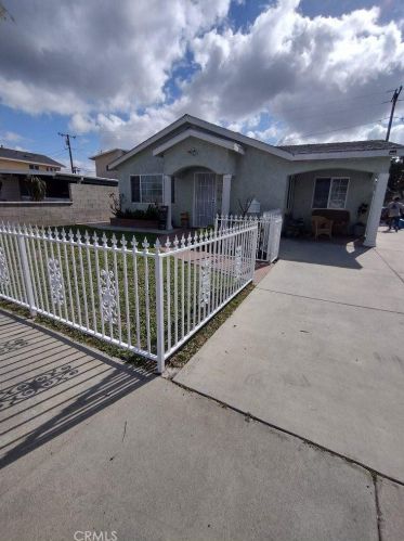 11846 205th St, Lakewood, CA 90715-1401