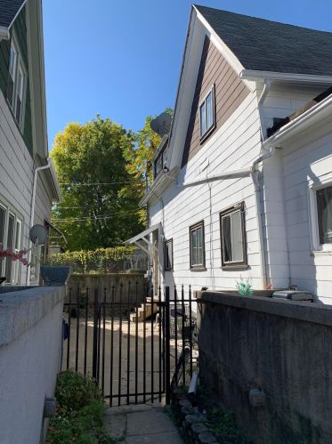 709 Brady St, Milwaukee, WI 53202-1508