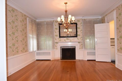 690 Clinton Ave, Bridgeport, CT 06604-2301