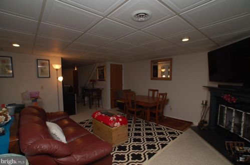 4825 Weatherhill Dr, Wilmington DE  19808-4376 exterior