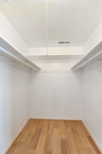 8410 Aster Ave, Oakland CA  94605-4104 exterior