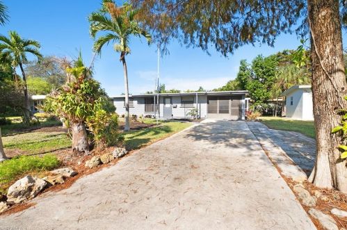 2047 Harbor Ln, Naples, FL 34104-4217
