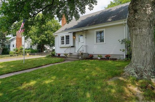 105 Branford St, Manchester, CT 06040-4309