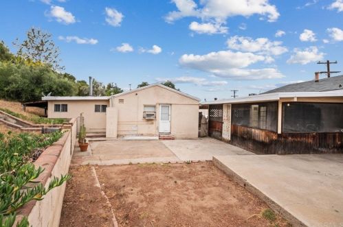 7231 Blackton Dr, La Mesa CA 91941-7560 exterior