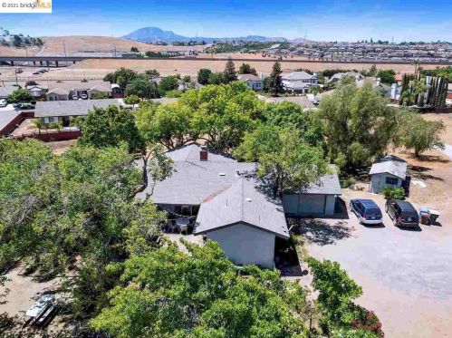 486 Quail Glen Dr, Oakley CA  94561-3942 exterior