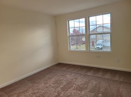 2912 Horsham Dr, Darbydale OH  43123-2116 exterior