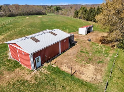 786 Decorah Rd, West Bend WI  53095-8112 exterior