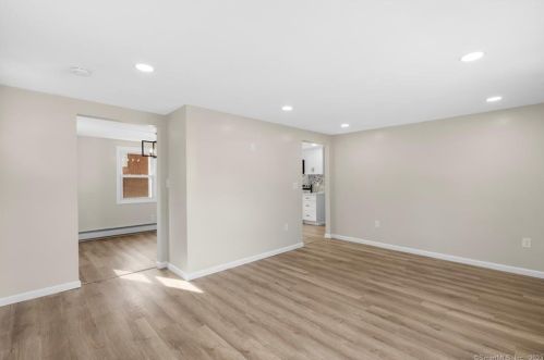 379 Mountain Rd, Hartford CT  06107-1028 exterior