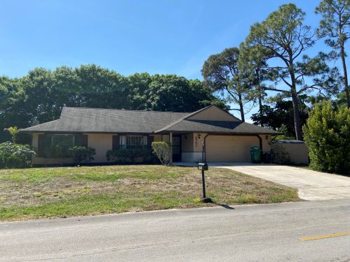 5701 Eastwood Dr, Fort Pierce, FL 34951-1804