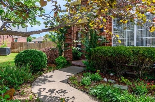 2112 Huron Cir, Denton TX  76210-2951 exterior