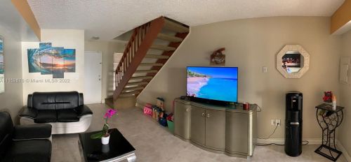 2758 60th St, Hialeah, FL 33016-4726