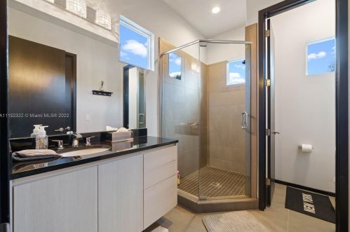 4828 Peninsula Dr, Daytona Beach FL 32127-7203 exterior