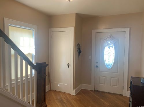 553 2nd St, New Hyde Park, NY 11040-2825