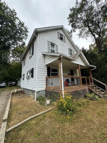 22 Wood St, Greenville, PA 16125-2310