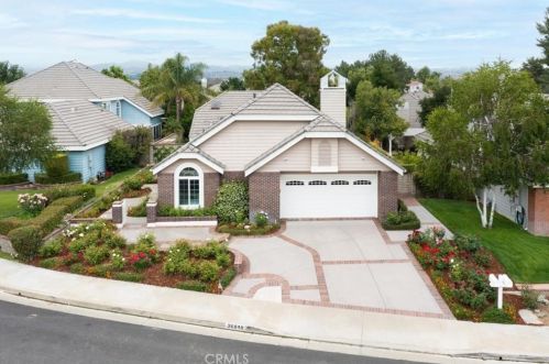 26510 Mistletoe Ct, Santa Clarita, CA 91355-3525