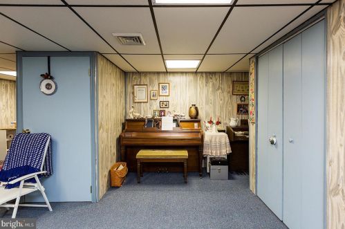 18 Townsend Ct, Lancaster PA  17603-6797 exterior