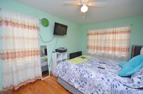 812 Kennedy Blvd, Manville NJ  08835-2148 exterior