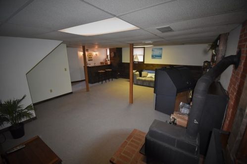 144 Woodbine Ave, Hanson MA  02341-2063 exterior