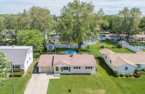 1204 Shadow Ln, Green Bay, WI 54304-3911