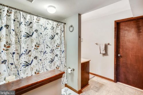 2402 Youngs Dr, Haymarket VA  20169-1532 exterior