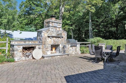 75 Honeysuckle Hill Ln, Bridgeport CT  06612-1145 exterior