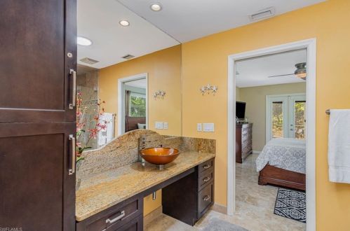 657 91 Ave, Naples FL 34108-2424 exterior