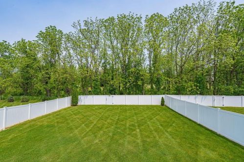 1105 Monarch Ln, Breinigsville PA  18031-9321 exterior