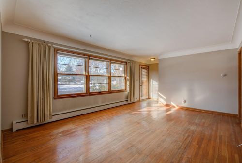 2555 Holloway Ave, Saint Paul, MN 55109-4115