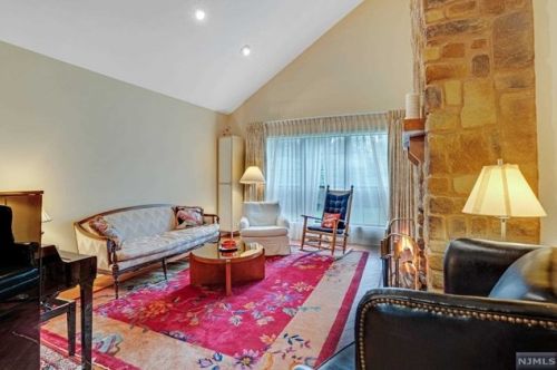 97 Suleski Ct, Mahwah NJ  07430-2961 exterior