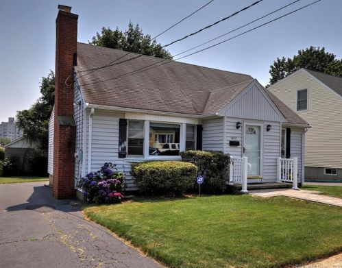 927 Birmingham St, Bridgeport, CT 06606-3204
