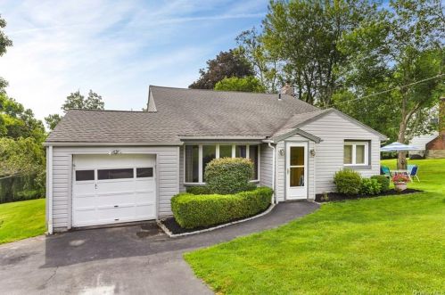 3418 Deerhaunt St, Yorktown Hgts, NY 10598-2106