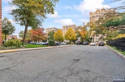 70 Munn Ave, East Orange NJ  07018-4352 exterior