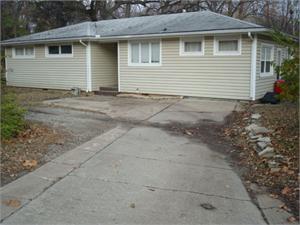1106 Vail Cir, Manhattan KS  66502-2714 exterior