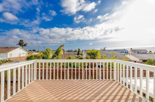 3775 Carnegie Dr, Oceanside CA  92056-6321 exterior