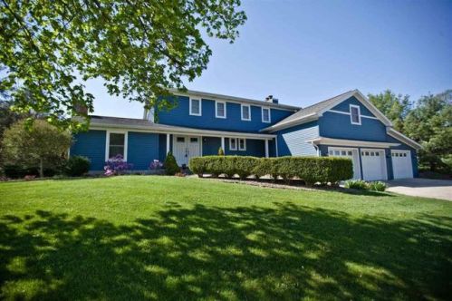 5219 Breezewood Dr, Mishawaka, IN 46544-4161