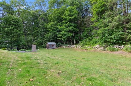 99 Book Hill Rd, Essex CT  06426-1322 exterior