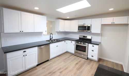 7956 Winnepeg Dr, Tucson, AZ 85730-1932