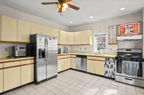 41 Orange St, Stamford, CT 06902-4203