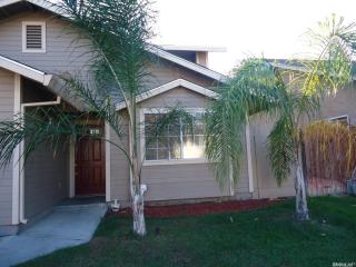 2151 Joynichole Dr, Turlock CA  95382-6628 exterior