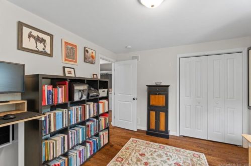 9 Lamplight Dr, Kensington CT  06037-1805 exterior