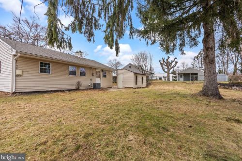 945 Willopenn Dr, Southampton PA  18966-3422 exterior