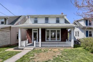 328 Lincoln Ave, Ephrata PA  17522-2218 exterior