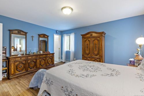 335 Somerston Rd, Yorktown Hgts NY  10598-2225 exterior