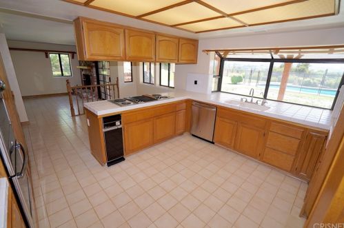 21976 Parvin Dr, Santa Clarita, CA 91350-3007