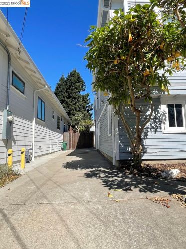 840 58th St, Oakland CA  94608-1404 exterior