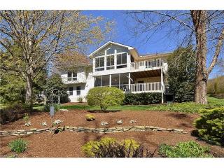 112 Fairway Knoll Dr, Hendersonville, NC 28739-8827
