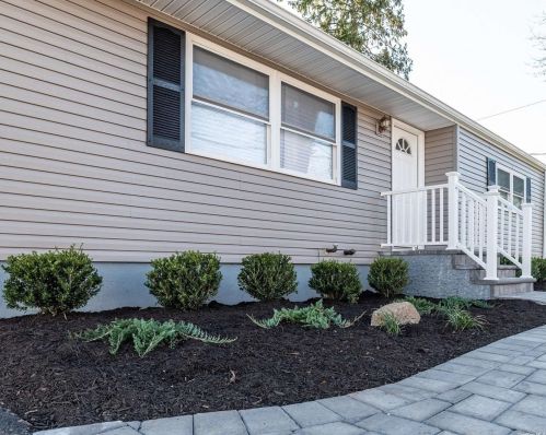 77 Andrews Ave, Wheatley Heights NY  11798-1833 exterior