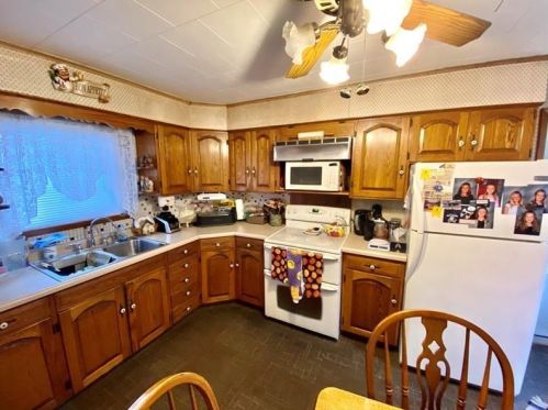 712 Reynolds St, New Castle PA  16101-4853 exterior